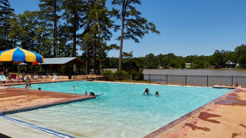 Louisiana couple sues Pelahatchie water park after daughter allegedly contracts E. coli
